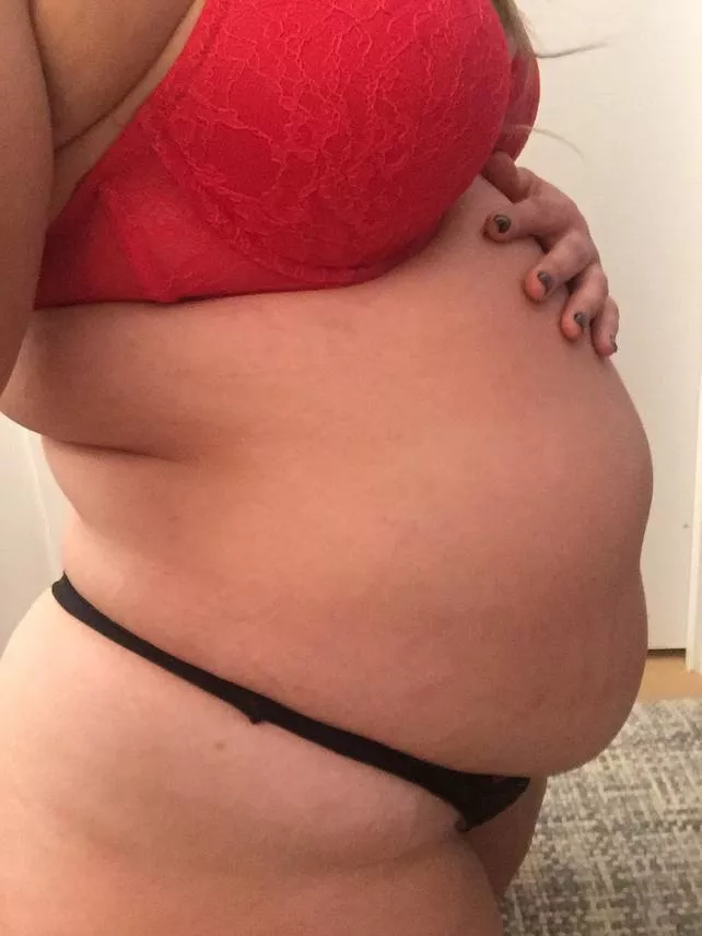 just had wayyy to much pizza 😈😈 posted by Thicc_Fat_Gamer_Girl