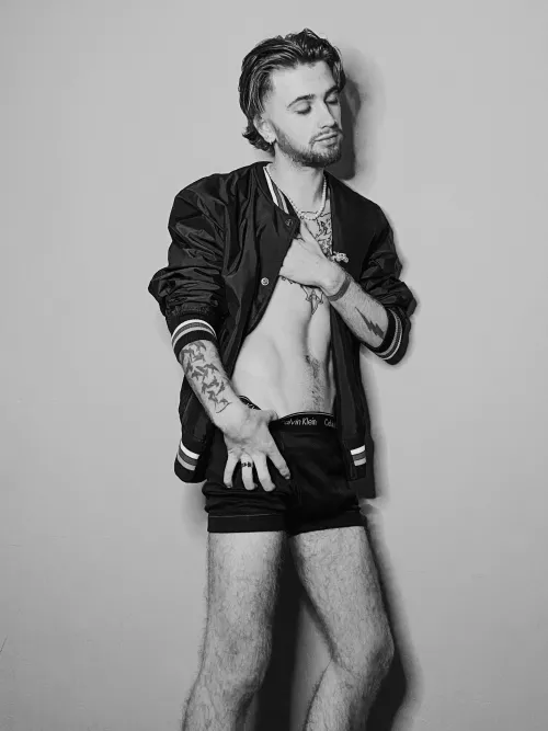 Just hangin in my Calvin’s. by jrichplatinum1