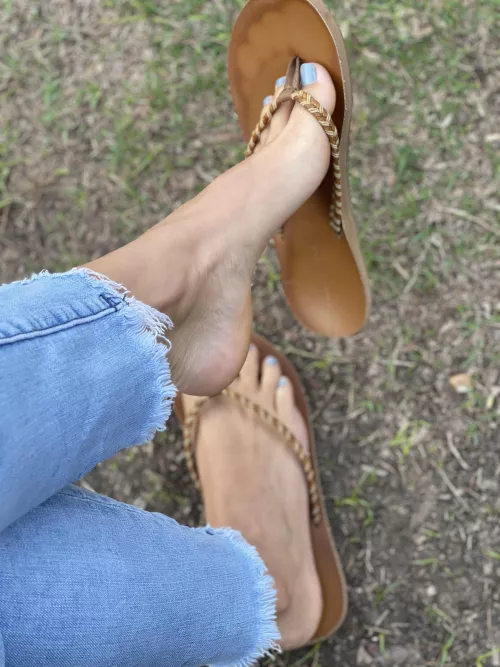 Just Hanging Around by sweetheavenlyfeet