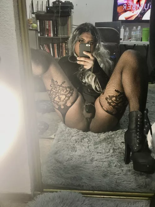 Just hanging around. by NewPansBoy