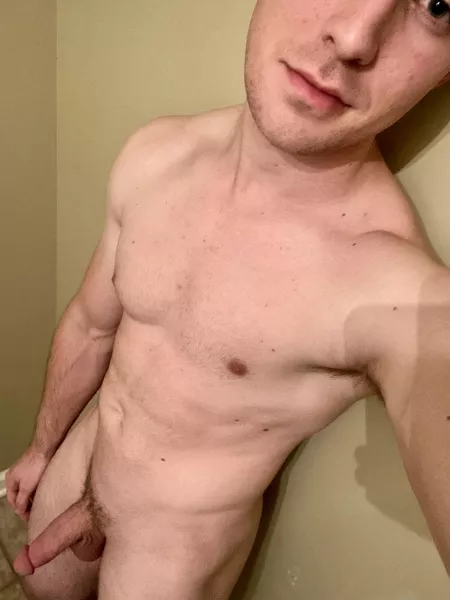 Just hanging out all alone by Benny1357