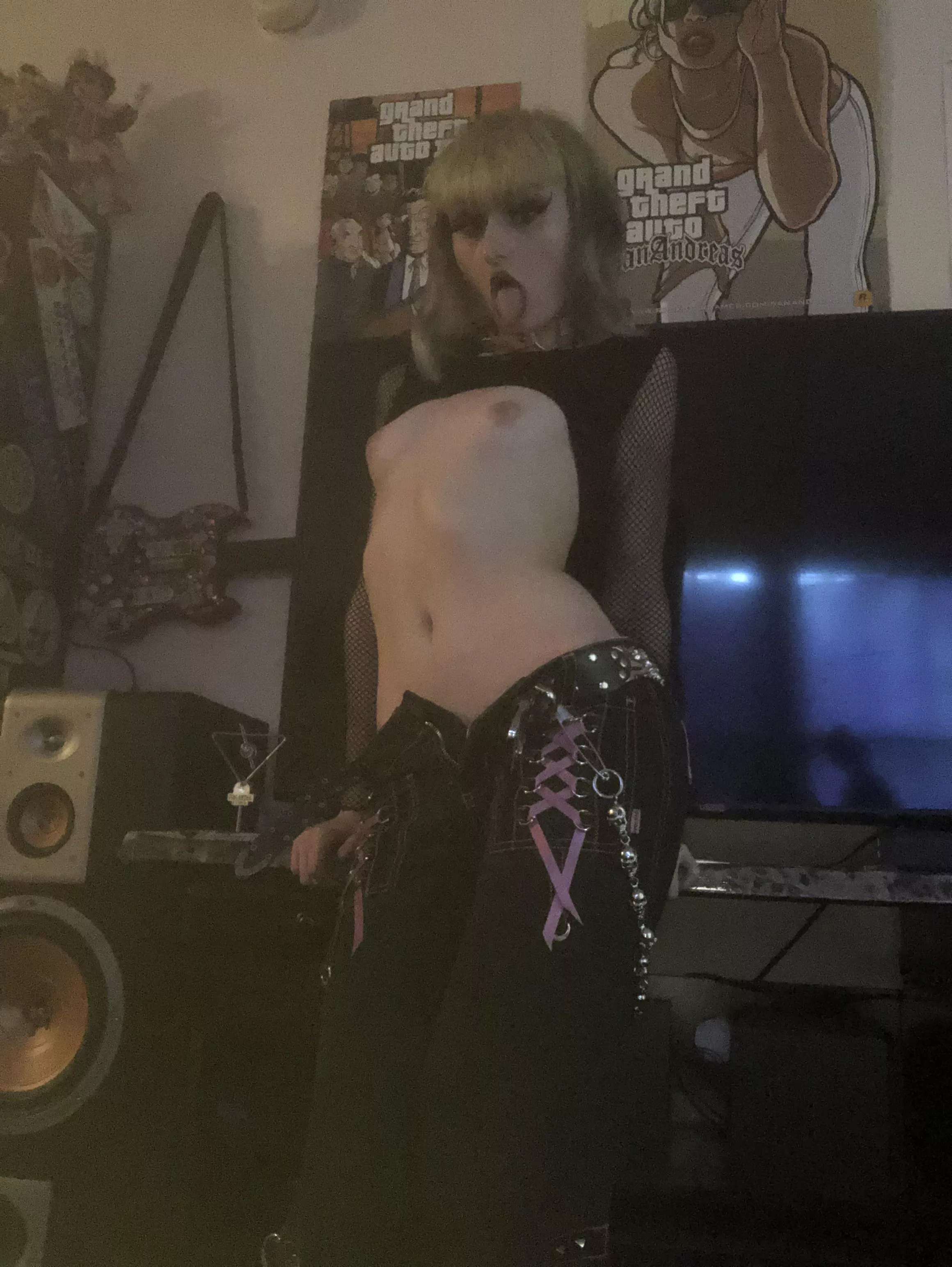 Just hanging up my posters and new guitar 💕 posted by gloomybabyy