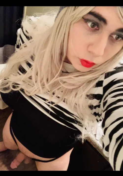 Just having my guy time by SissySammy_