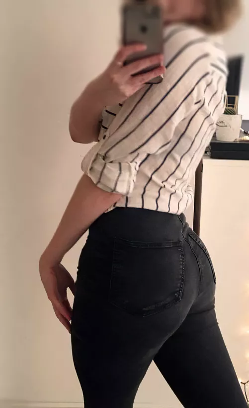 Just keeping it tight today! X 😋 by katieanne4877