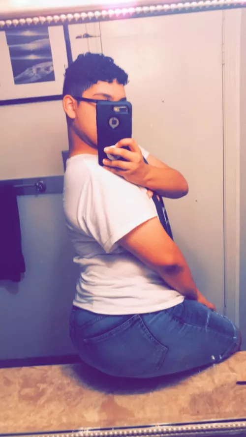 Just looking for gaymer friends that know of any good nsfw servers on discord. by Official_Bobdebob