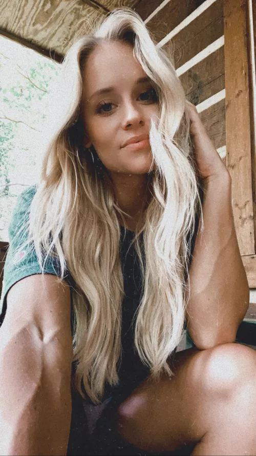 Just looking for someone fun to talk to 😘 by laurenann77