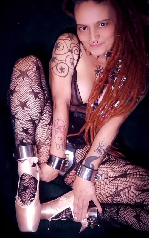 Just matched my pointes with heavy shackles and fishnets by Nekotied