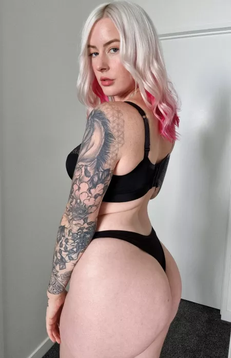 Just me again popping in again to say hello 🥰 by deebee_27