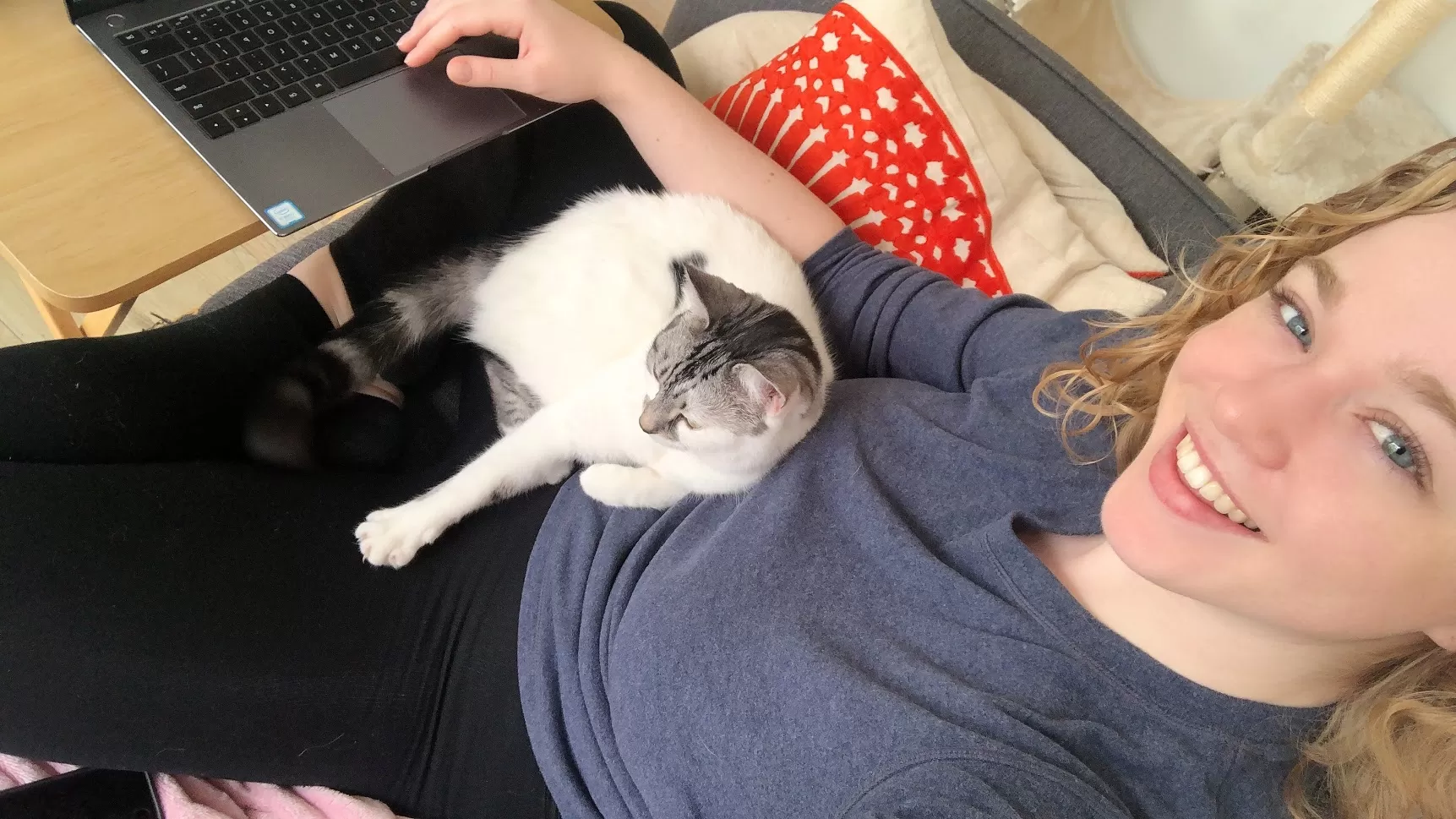 Just me and Peanut wishing you a good weekend 😄 posted by sarah-xxx