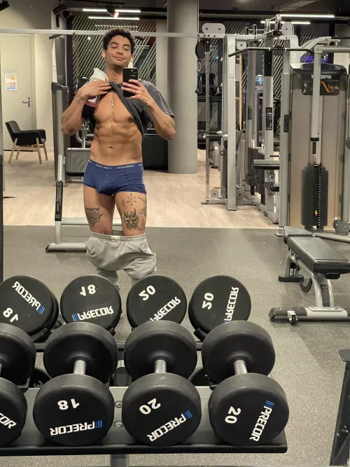 Just me, in the middle of the gym taking shameless underwear selfies😅 by lextin-fit