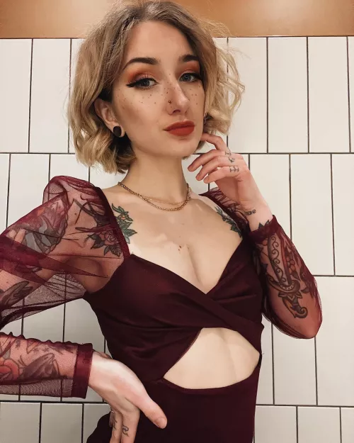 just my lil freckly face for you again 🥰 by little_kitsunex