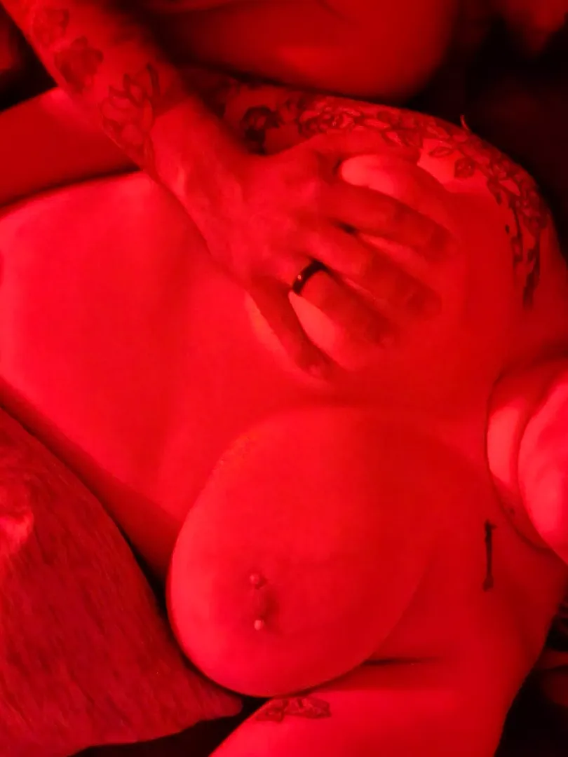 just need another hand 🤗 posted by moonbeemzttv