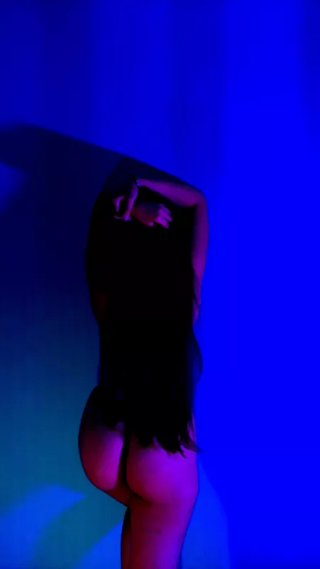 Just neon 🍑 by Cinamonnbun