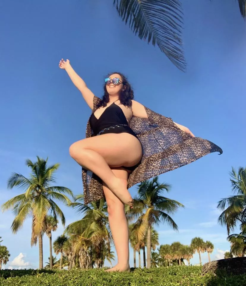 Just on the beach wishing you was here with me 😈🌴 posted by DakotaNeo