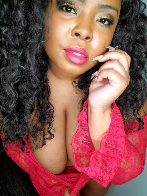 Just poppin in to say hi [taken with a ringlight] by Coratexplorer