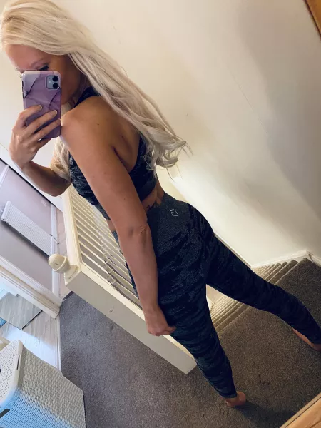 Just pumping up that Barbie booty by sparkly-and-savage