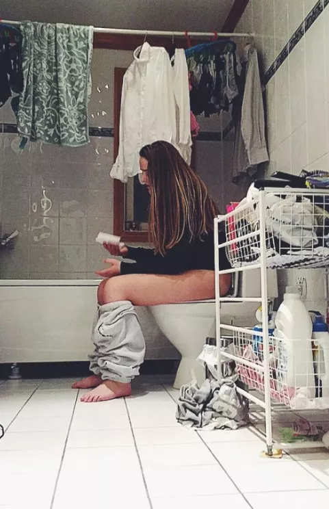 Just realized she's out of paper posted by CatpainTpyos