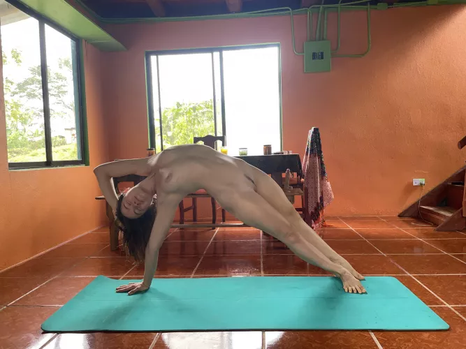 Just recovered from an injury and very grateful to have my body back. 🥰 by SelenaKyle94