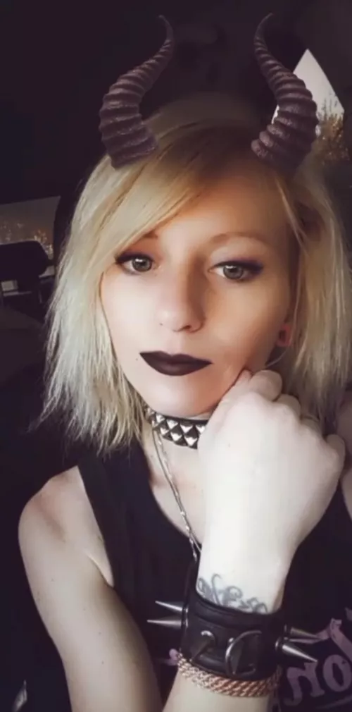 Just s starving artist 🎨 by eyes_23