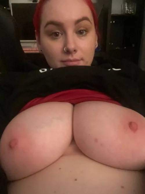 Just saying hi 🥰 by PNWAutumn