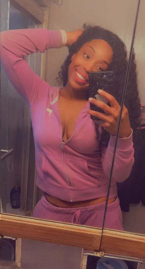 Just saying hi babies. Hope you’re having an absolutely amazing Thursday ❤️ by PlurQueenGi