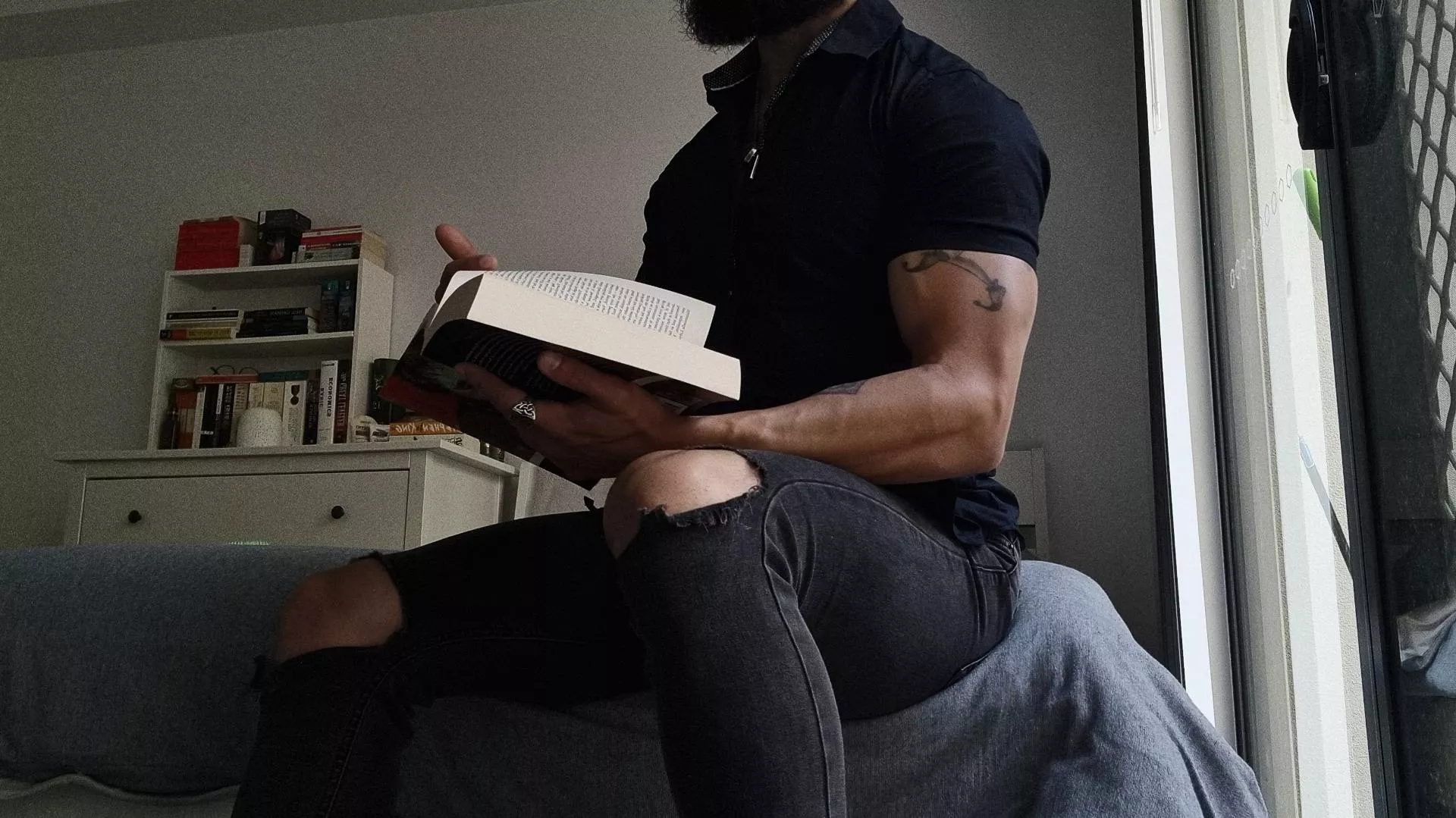 Just spreading some book cheeks 🤓 posted by Owtkk
