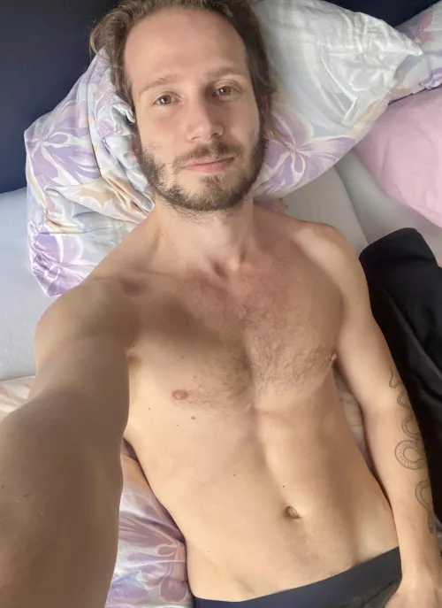 Just stay in bed with me today oke? by Chemicalvelli