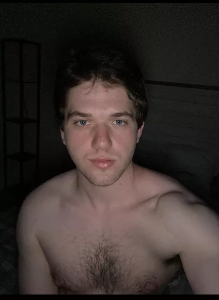 Just sticking my toes in :-) hit me up in the dms :-) by Fun_Consequence_1465