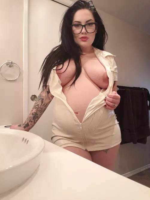 Just tell me where it hurts and I'll kiss it better 🖤 by crucifix_candy