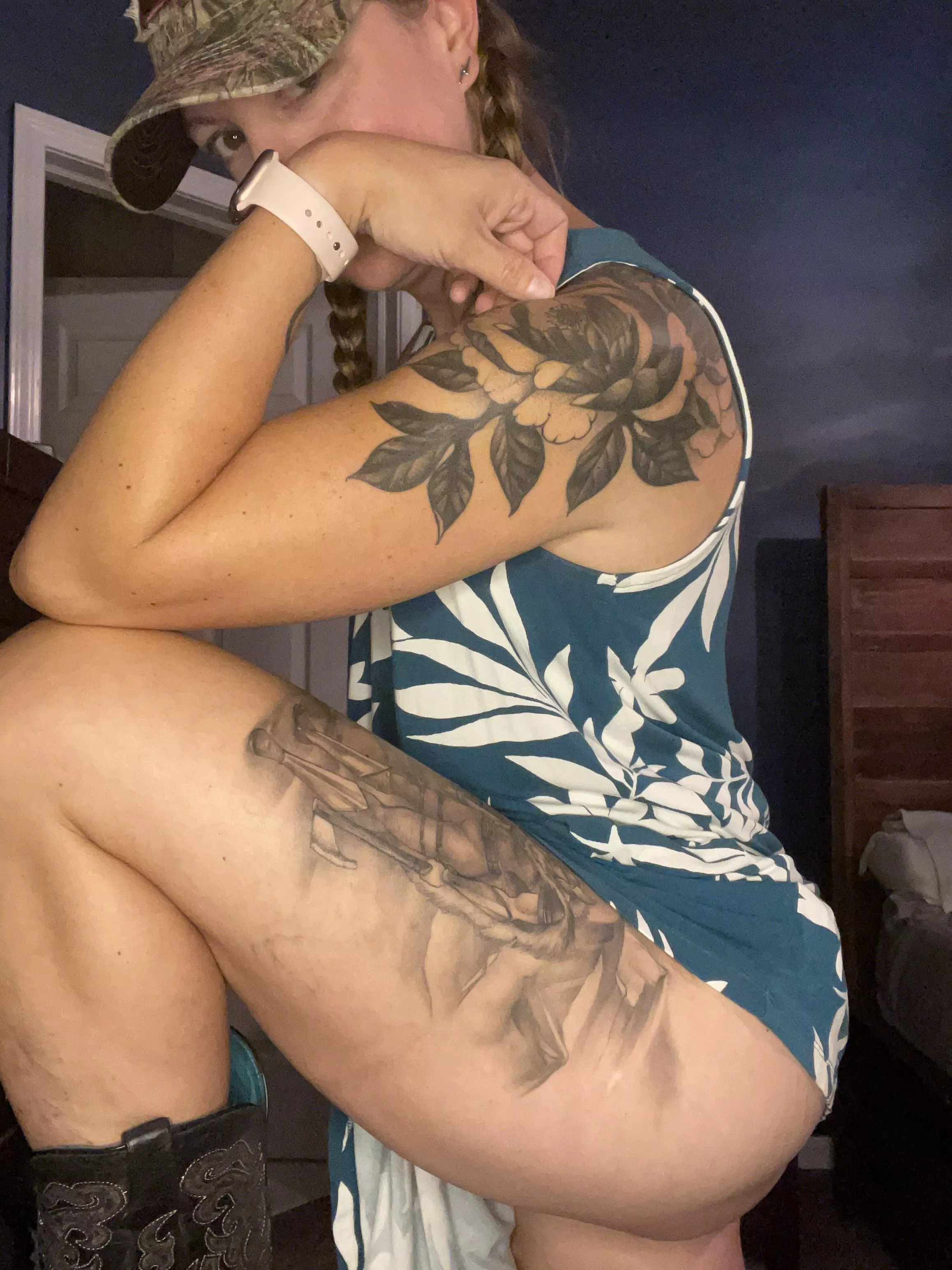 Just thinking of all the ways to turn you on😉 posted by peach-fit03