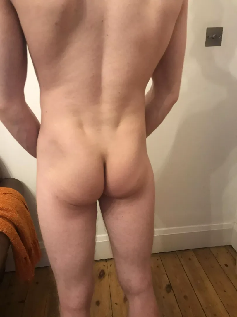 Just thought I’d drop by to show you the best side of me 🥰 Comment to tell me how bad you want to see the other side 😊 posted by frenchloveur