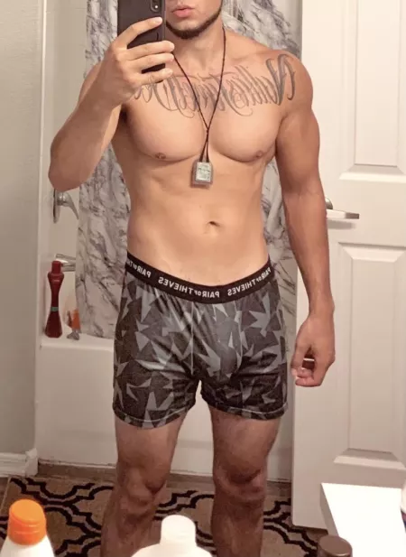 Just took a shower🚿 do I look clean? by Keepscrolling9