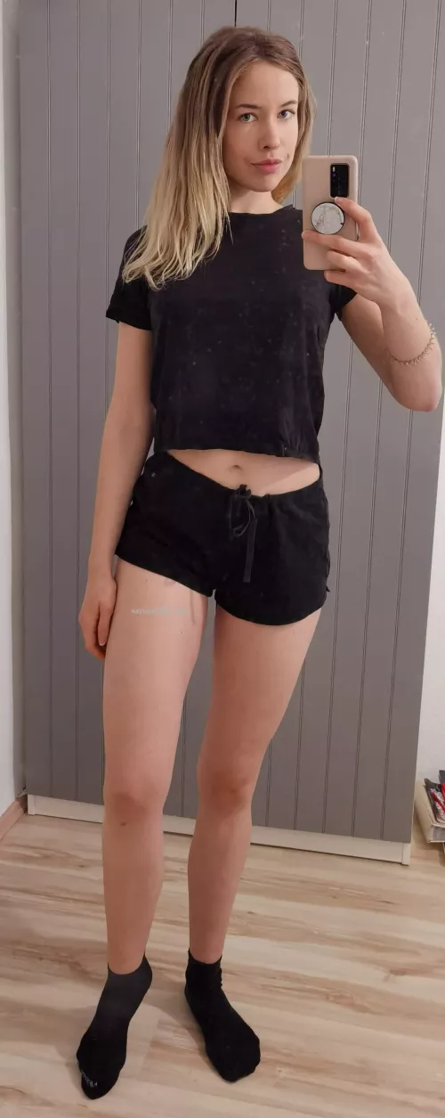 Just trying to get your attention in my pyjamas ✌️😇 by naturalgirl_mel