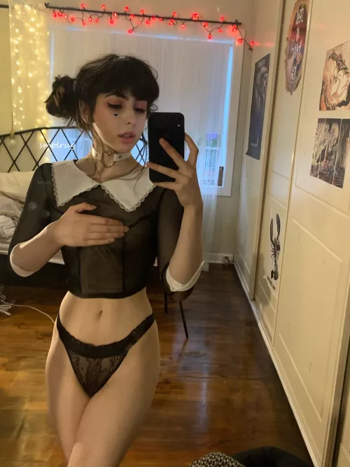 just turned 18 :) do you want me to move my hand? by smolrug