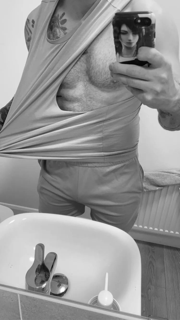 Just vibing ✌️ posted by bandwboy