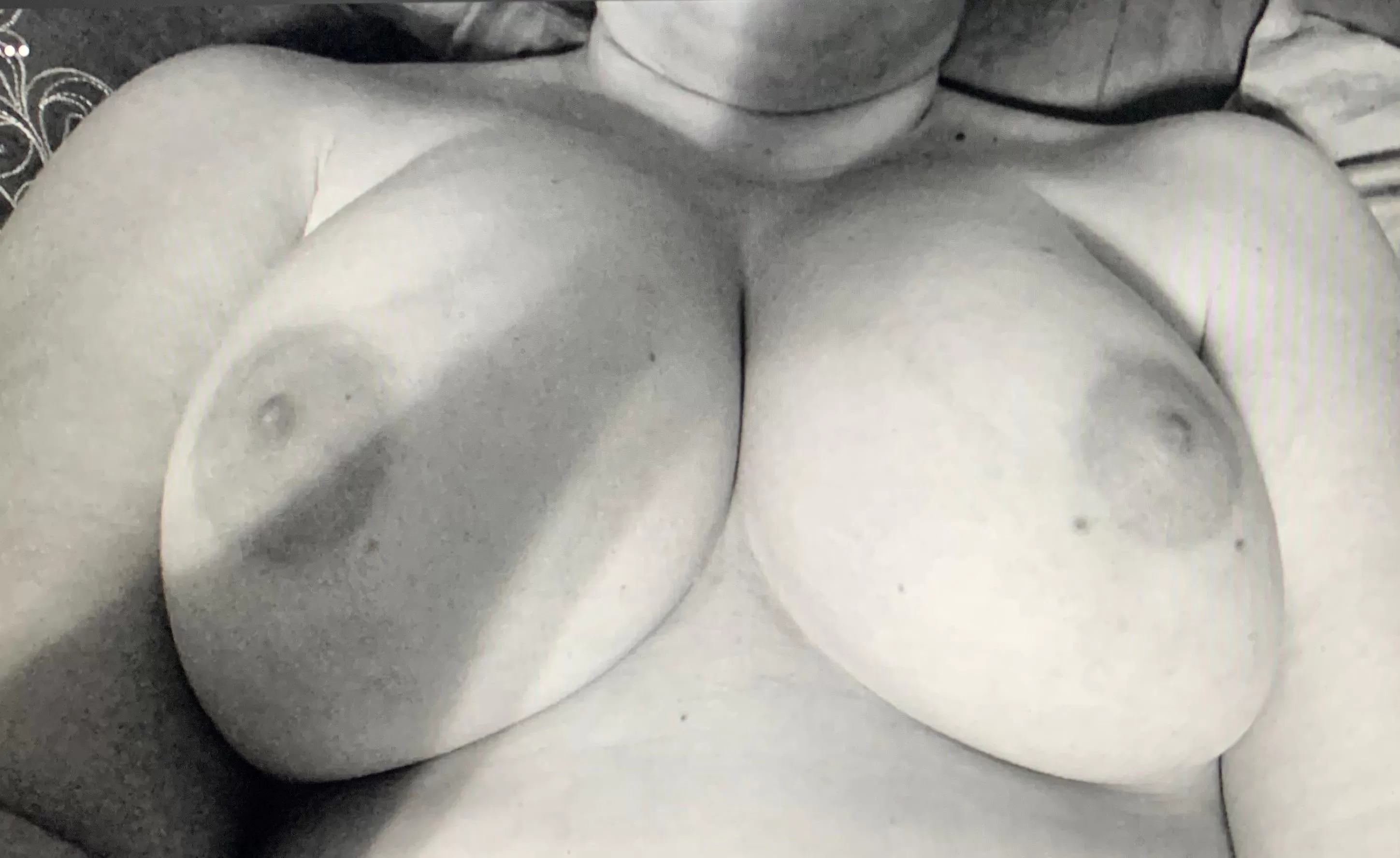 Just want 2 or 3 guys to fill me while hubby is gone for work this weekend 🙈kik is jec2285 posted by 305ToMyCity503