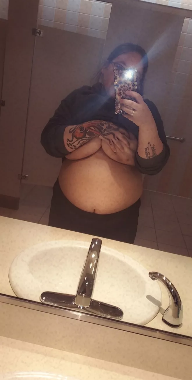 Just want someone to squeeze them for me 😈😈🥵 posted by cinnamonapollonia