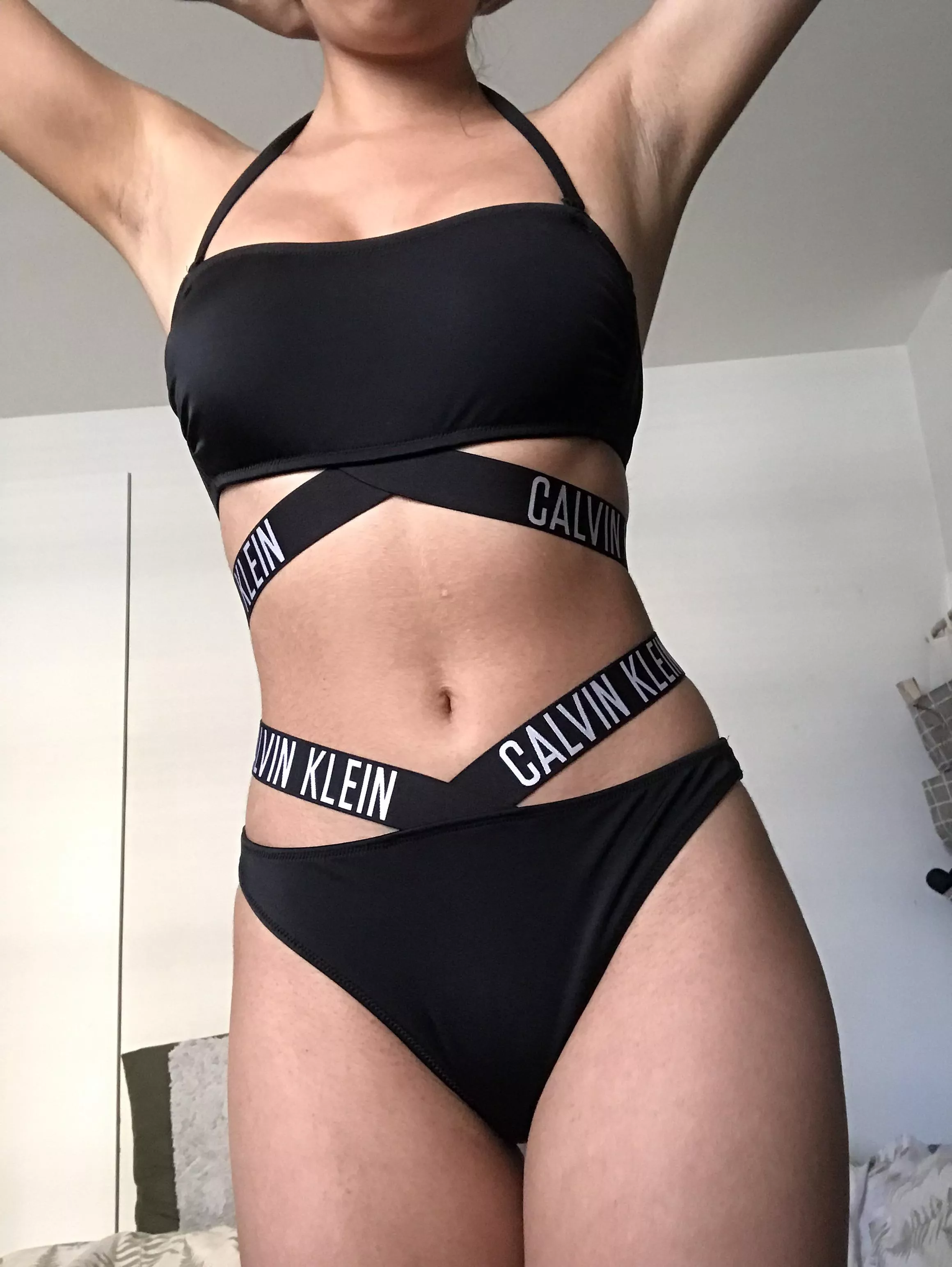 just wondering who would cum to my body? 😊 posted by echosexy