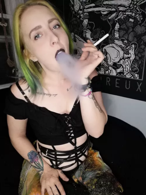 Just yanno... Reminding you I'm here 🤪 by LilithSmoak