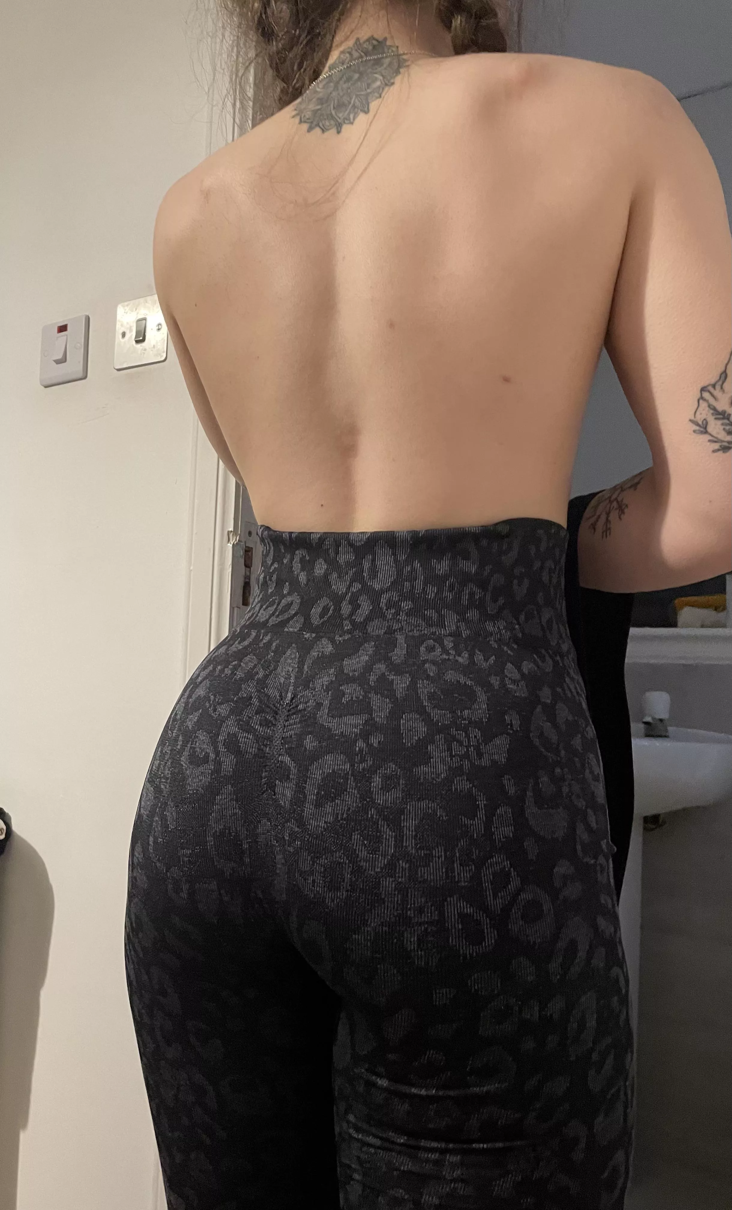 Just your amateur gym slut 😘 posted by sagahansen