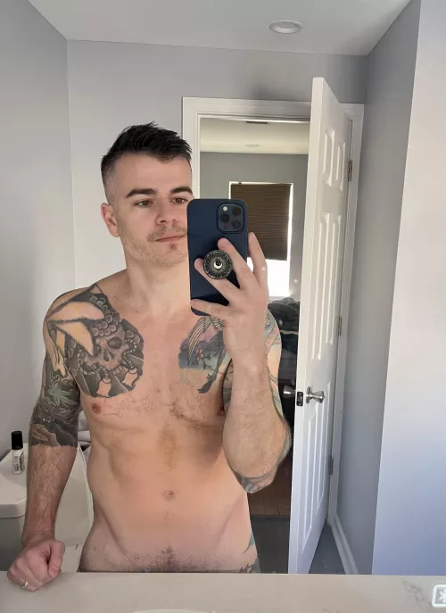 Just your generic mirror selfie [34] by ONU202287