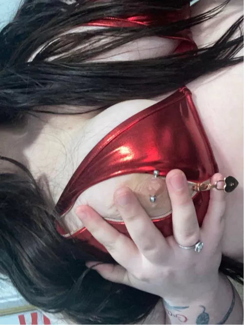 Just Zip and suck🥰 by malayaspeachyyyX