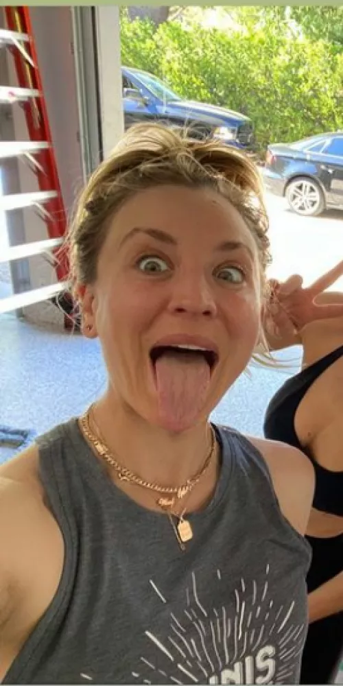 Kaley cuoco by Relative_Bill7803