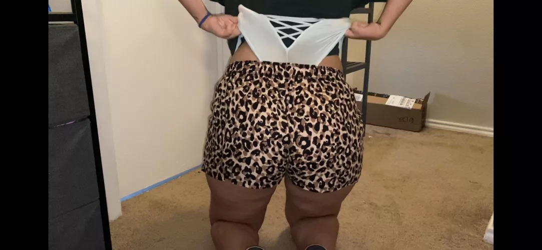 Kandies self wedgie!! Looked better when she pulled her shorts down🤷🏻‍♂️ by Personal-Contest2509