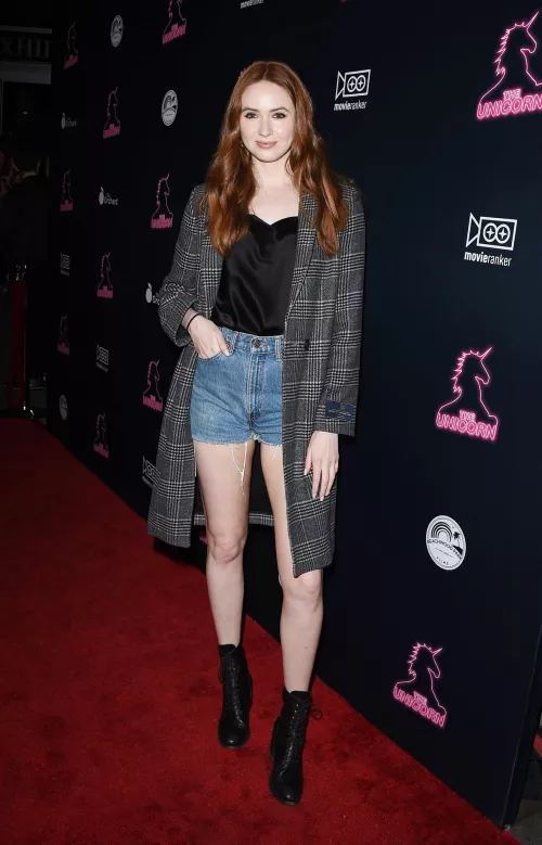 Karen Gillan by Shart_Shark