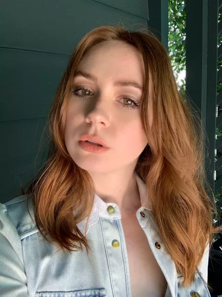 Karen Gillan by jredton