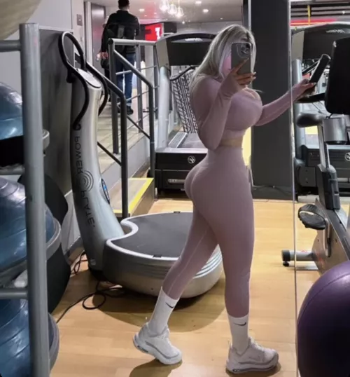 Karina_.1 by sadisticdomsir