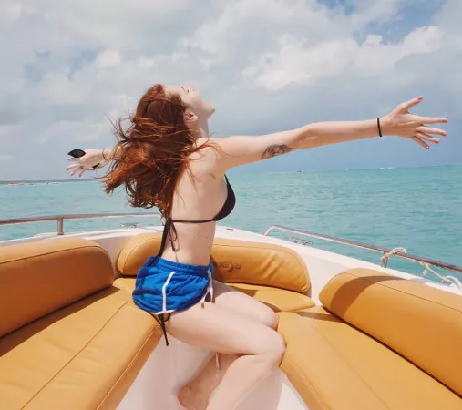 Karol Queiroz by throwaqqount