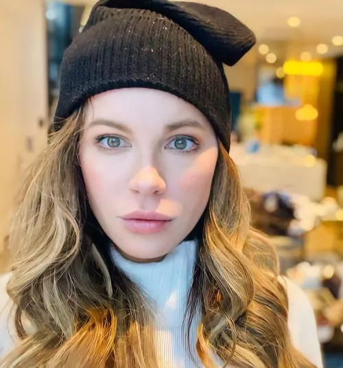 Kate Beckinsale by Odd_Ad_5034