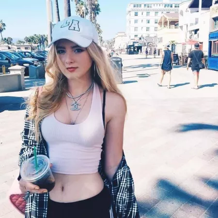 Kathryn Newton makes me so hard. Someone can help me cum for her? by Meider_M